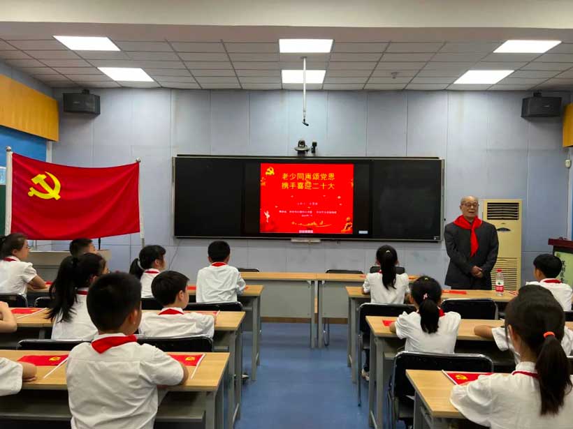 青年路小学名校+教育集团老少同声颂党恩 喜迎党的二十大